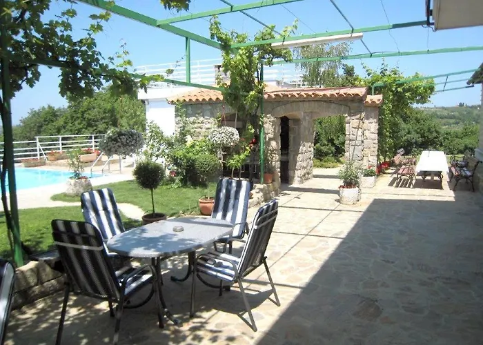 Apartments Ficur With Swimming Pool & Grill, Portoroz