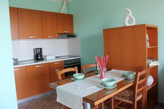 Ficur With Swimming Pool & Grill, Apartman